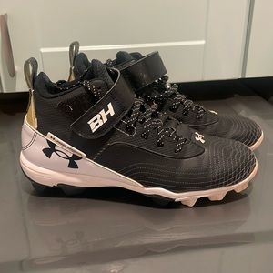 Men’s lightly used baseball cleats. Underarmour size 9 in excellent shape.
